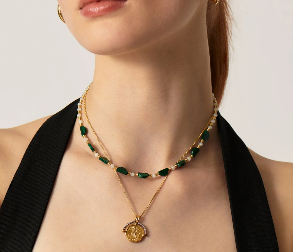 Zenyu Beaded Half Moon Necklace in Gold and Amazonite Mode Sportif