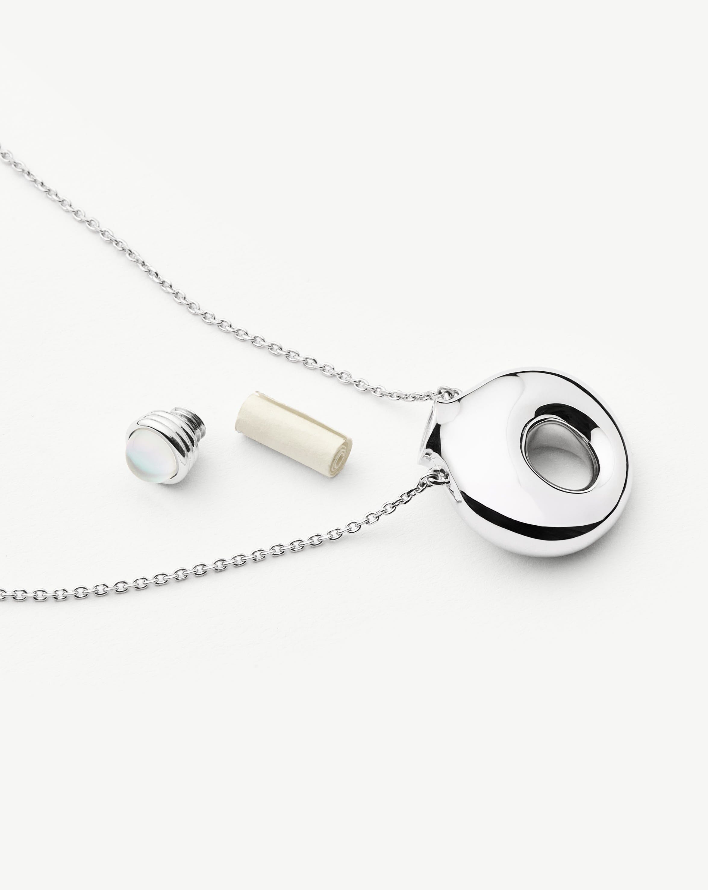 【MISSOMA】LARGE MOLTEN PENDANT NECKLACE MISSOMA Large Molten Pendant Necklace in Sterling Silver