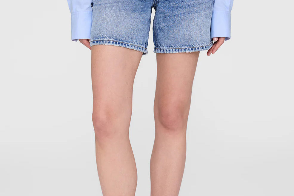 【関税込み】ANINE BING ブルー Heath デニムショートパンツ Heath Short in Summer Blues – Mode Sportif