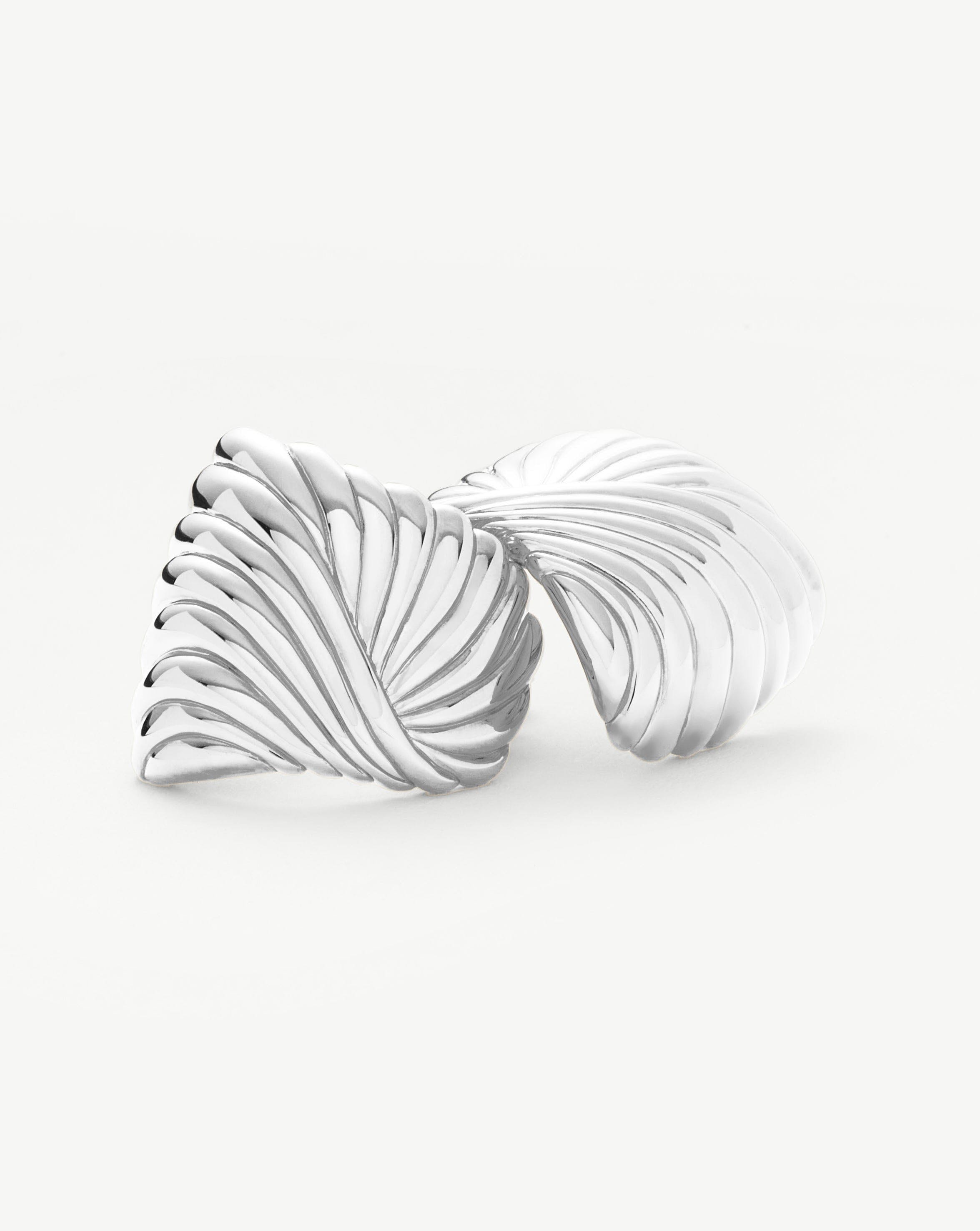 【MISSOMA】WAVY RIDGE ミディアム フープ イヤリング Wavy Ridge Twisted Chubby Medium Hoop Earrings Earrings